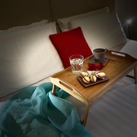 Casa Carolina: King Size Bed Across From Golden Beach Desenzano del Garda Eksteriør bilde