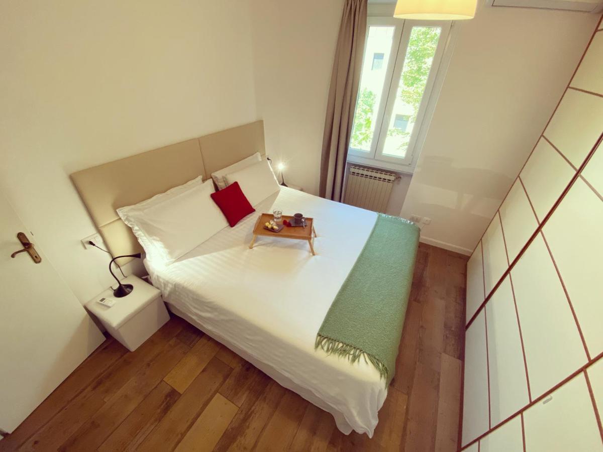 Casa Carolina: King Size Bed Across From Golden Beach Desenzano del Garda Eksteriør bilde