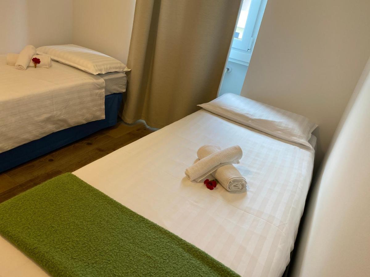 Casa Carolina: King Size Bed Across From Golden Beach Desenzano del Garda Eksteriør bilde