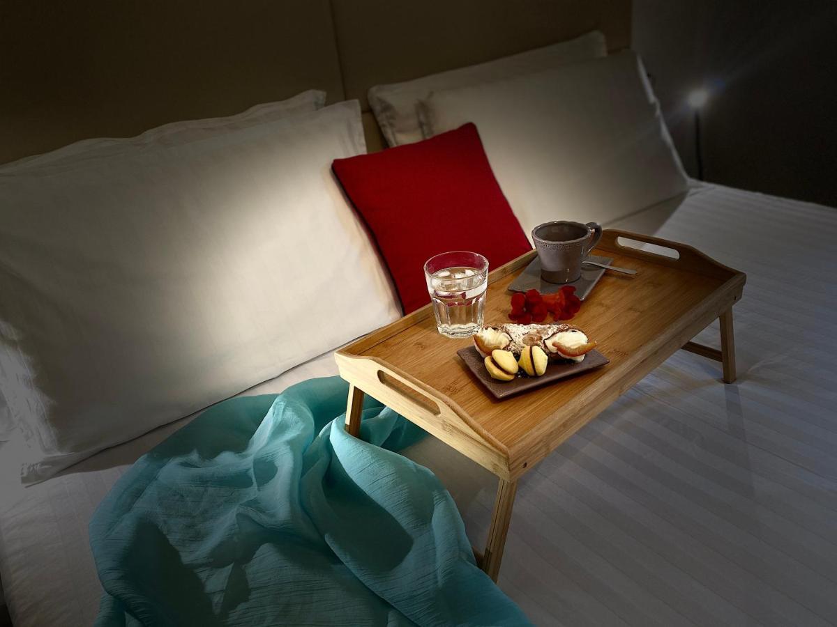 Casa Carolina: King Size Bed Across From Golden Beach Desenzano del Garda Eksteriør bilde